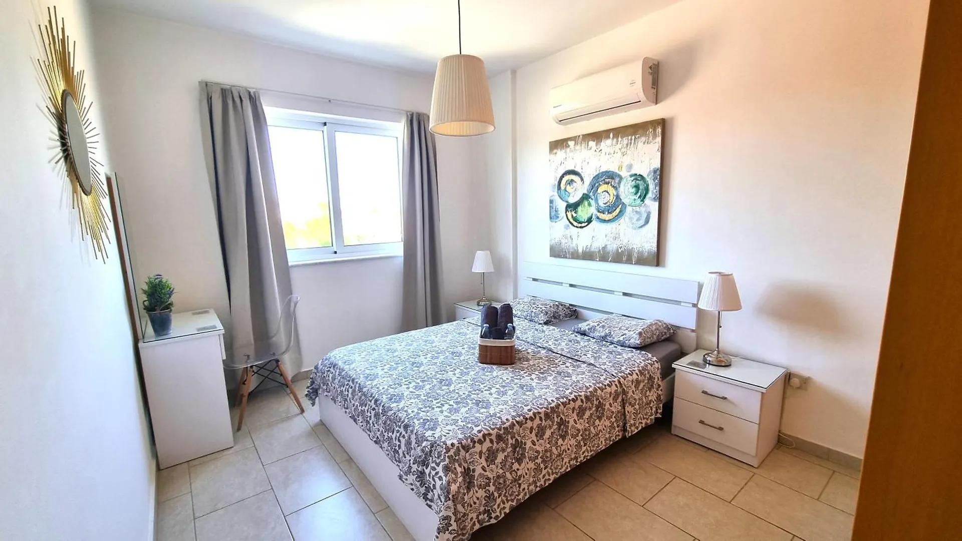 Apartment Beach Haven: 7-Minute Walk To The Beach + Pool Larnaka